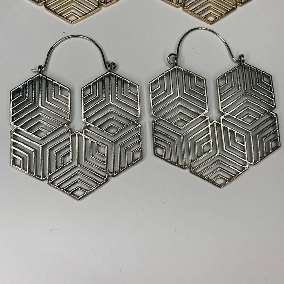 Z) Bundle of 3 fashion earrings - Picture 6 of 6